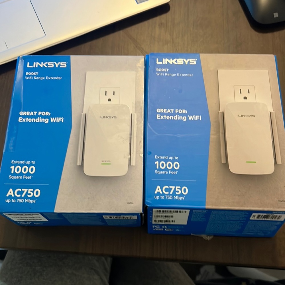 Linksys Boost WiFi Range Extender - Picture 1 of 8